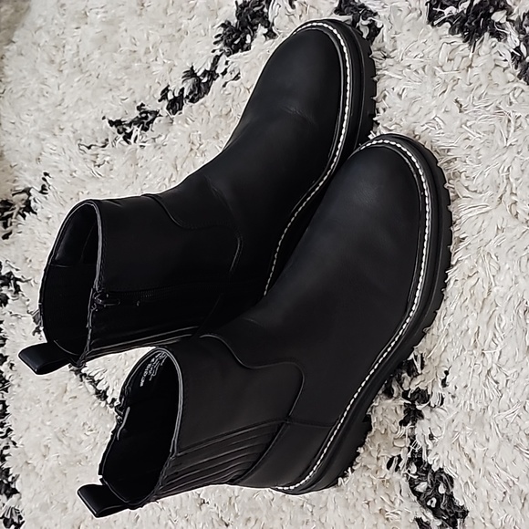 Time and Tru Shoes - ☆Chelsea zipper boots☆
